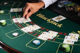 Antarmuka platform atm138 menampilkan berbagai permainan slot, live casino, dan sportsbook